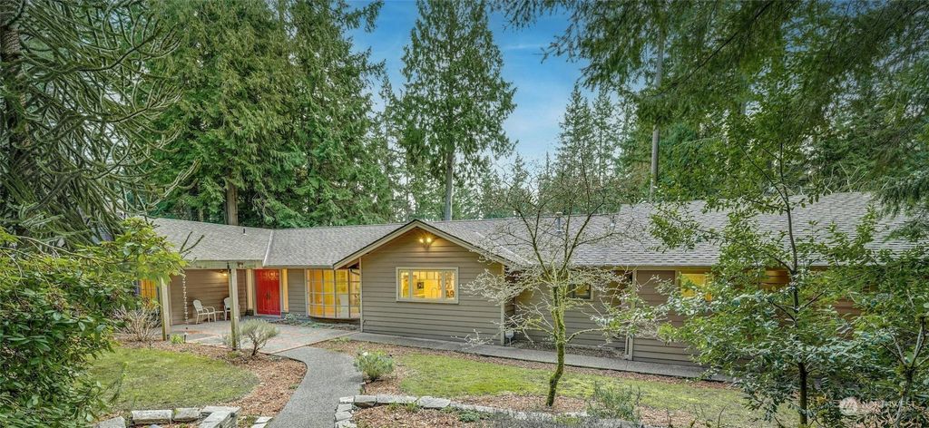 Photo of 13427 NE 36th Place, Bellevue, WA 98005 (MLS # 2212798)