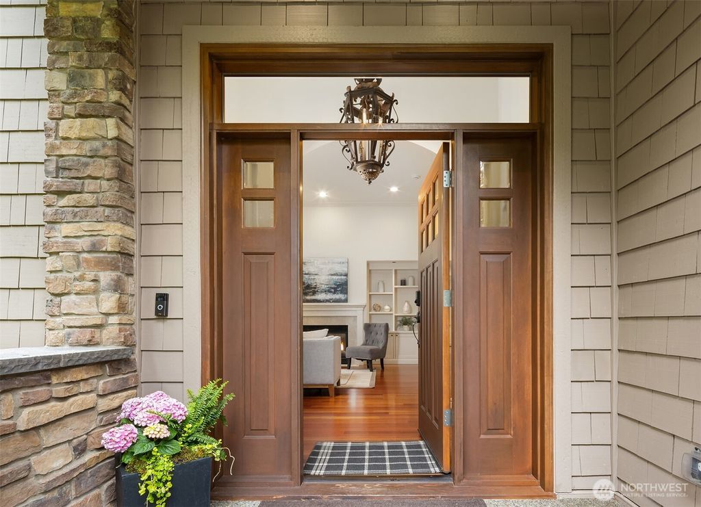 Photo of 816 100th Avenue SE, Bellevue, WA 98004 (MLS # 2508147)