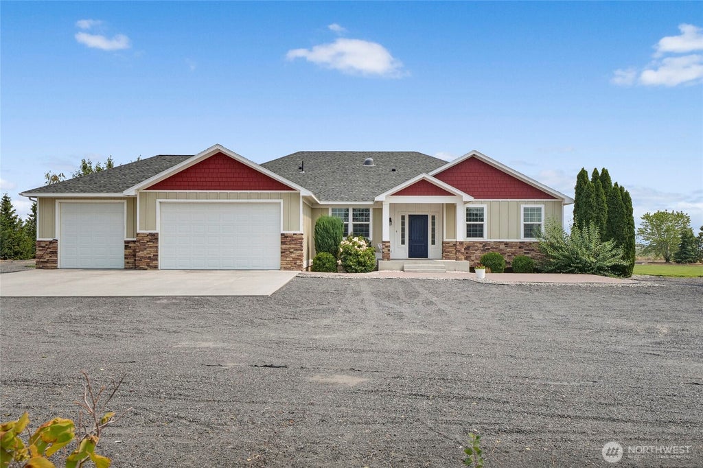 Photo of 5165 Road E.7 NE, Moses Lake, WA 98837 (MLS # 2565731)