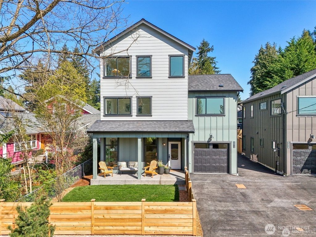 Photo of 9812 8th Avenue NE, Seattle, WA 98115 (MLS # 2385349)