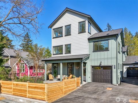 9812 8th Avenue NE Seattle WA 98115