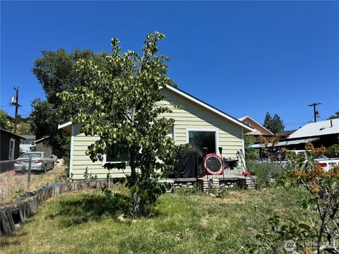 324 W Bartlett Avenue Omak WA 98841