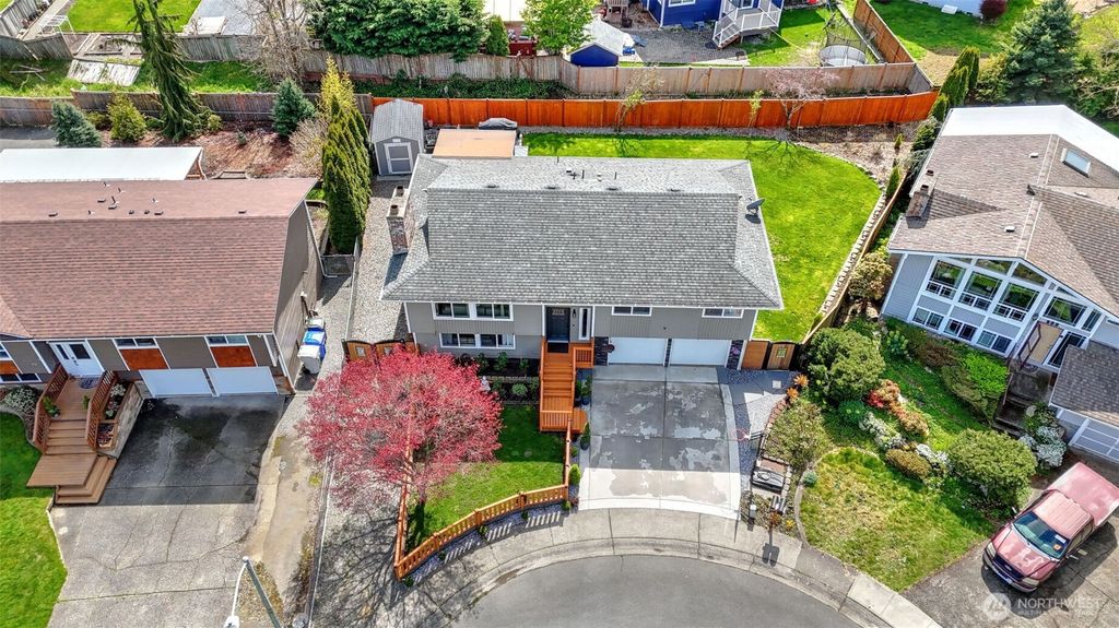 Photo of 950 Anacortes Court NE, Renton, WA 98059 (MLS # 2471040)