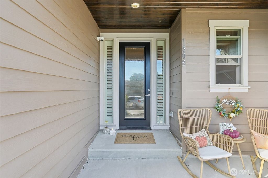 Photo of 1508 S 223rd Street, Des Moines, WA 98198 (MLS # 2440958)