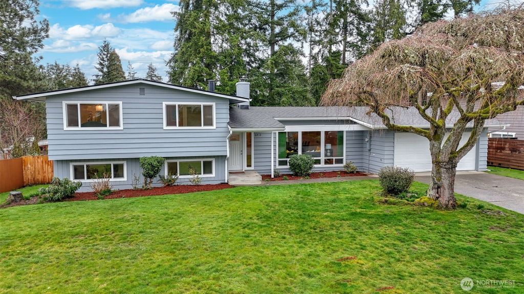Photo of 6212 121st Avenue SE, Bellevue, WA 98006 (MLS # 2344347)