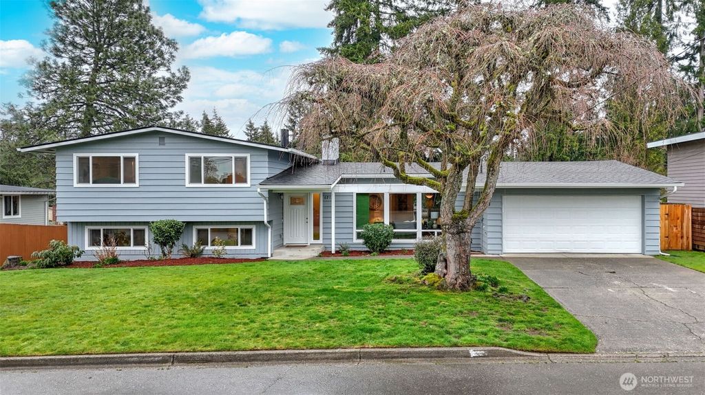 Photo of 6212 121st Avenue SE, Bellevue, WA 98006 (MLS # 2344347)