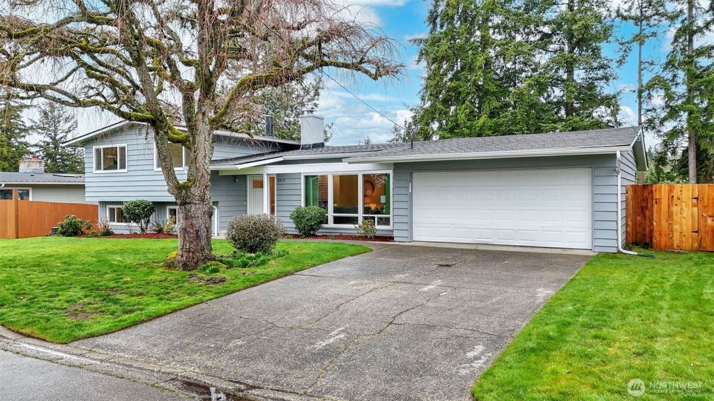 Photo of 6212 121st Avenue SE, Bellevue, WA 98006 (MLS # 2344347)