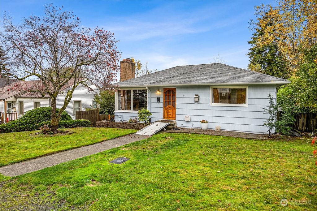 Photo of 515 Jason Avenue N, Kent, WA 98030 (MLS # 2302229)