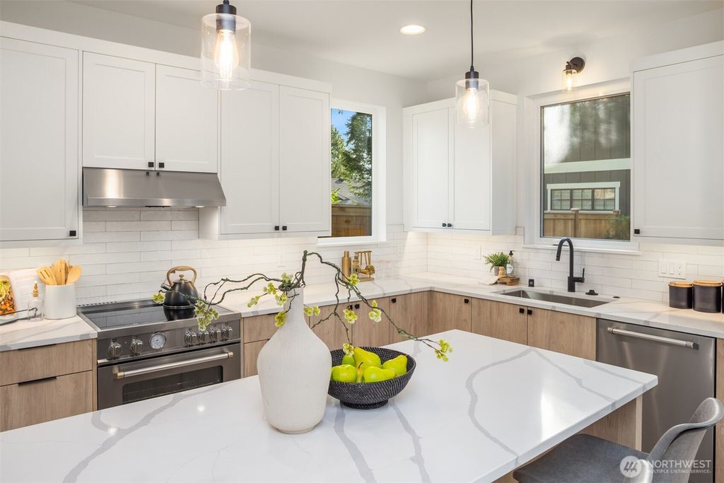 Photo of 11125 105th Avenue NE, Kirkland, WA 98033 (MLS # 2441829)