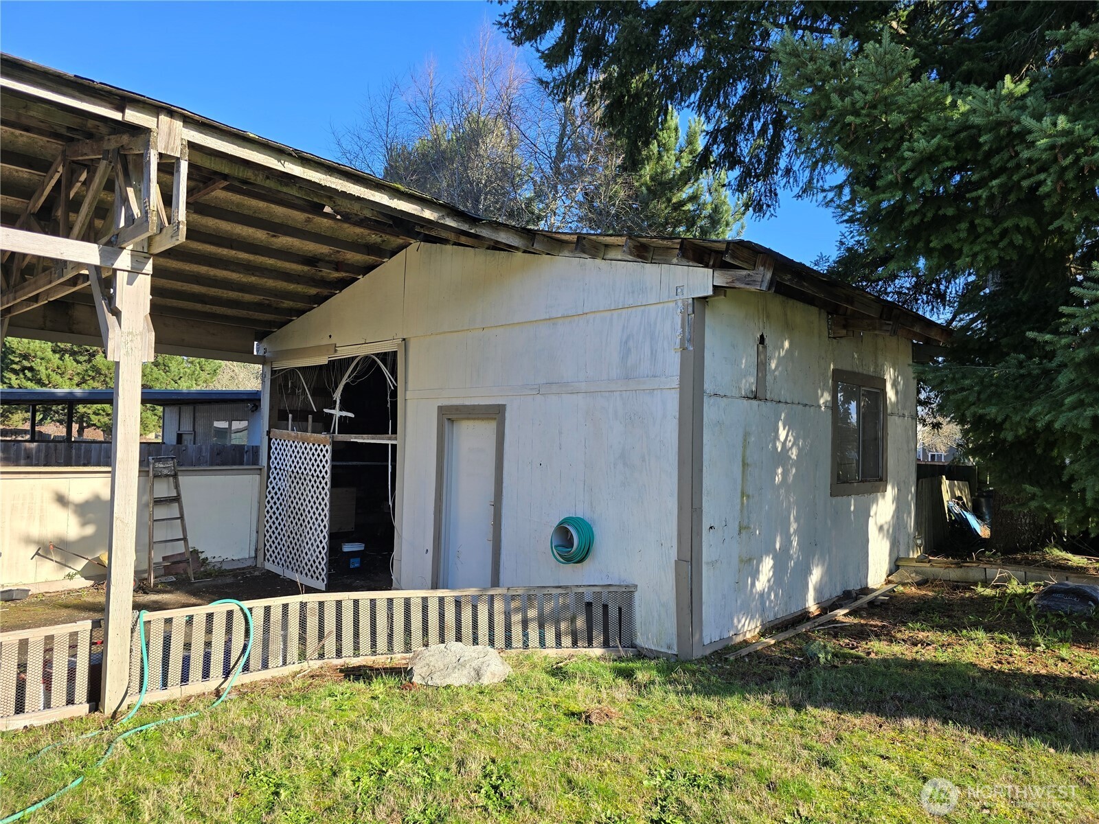 914 Nottingham Drive SE