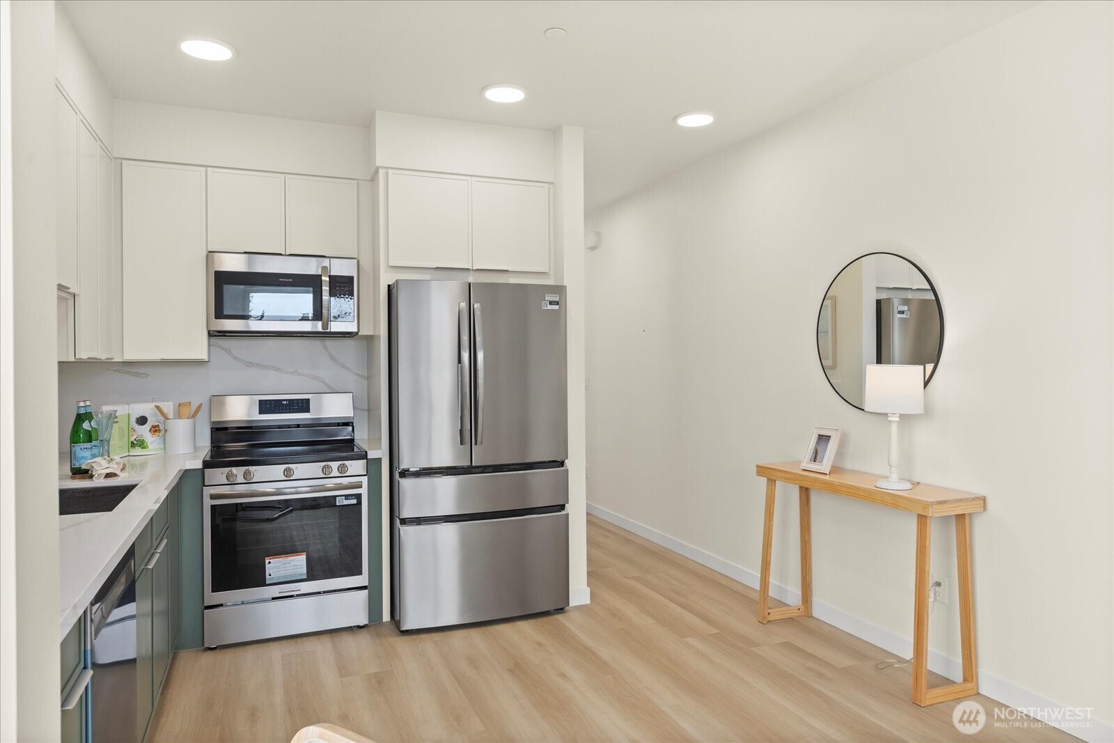 2372 Franklin Avenue E