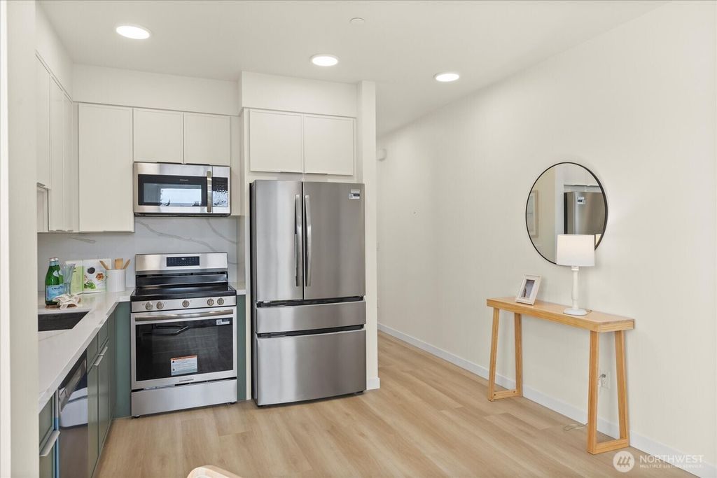 Photo of 2372 Franklin Avenue E, Seattle, WA 98102 (MLS # 2371530)