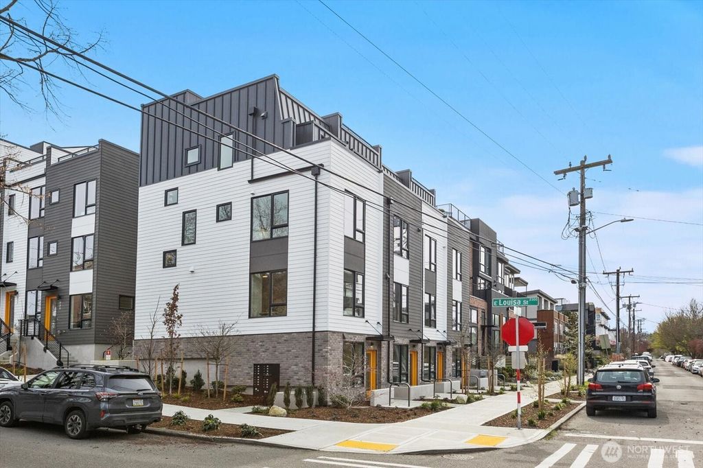 Photo of 2372 Franklin Avenue E, Seattle, WA 98102 (MLS # 2371530)