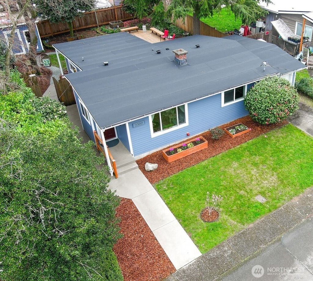 Photo of 2300 NE 8th Place, Renton, WA 98056 (MLS # 2493538)