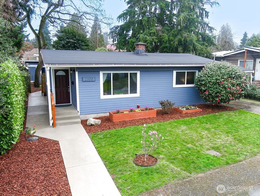 Photo of 2300 NE 8th Place, Renton, WA 98056 (MLS # 2493538)