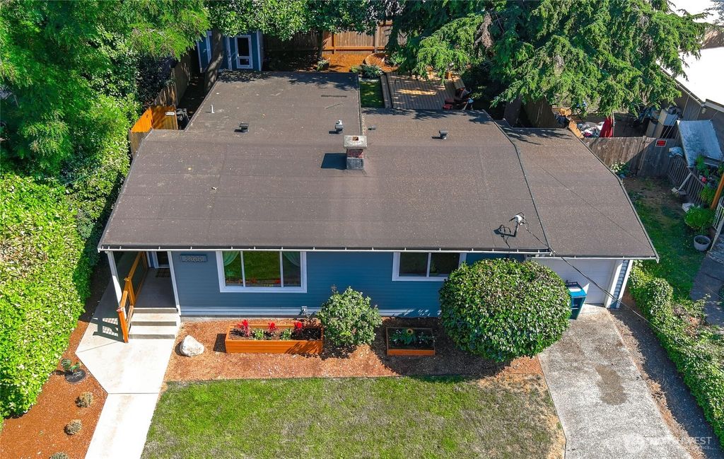 Photo of 2300 NE 8th Place, Renton, WA 98056 (MLS # 2493538)