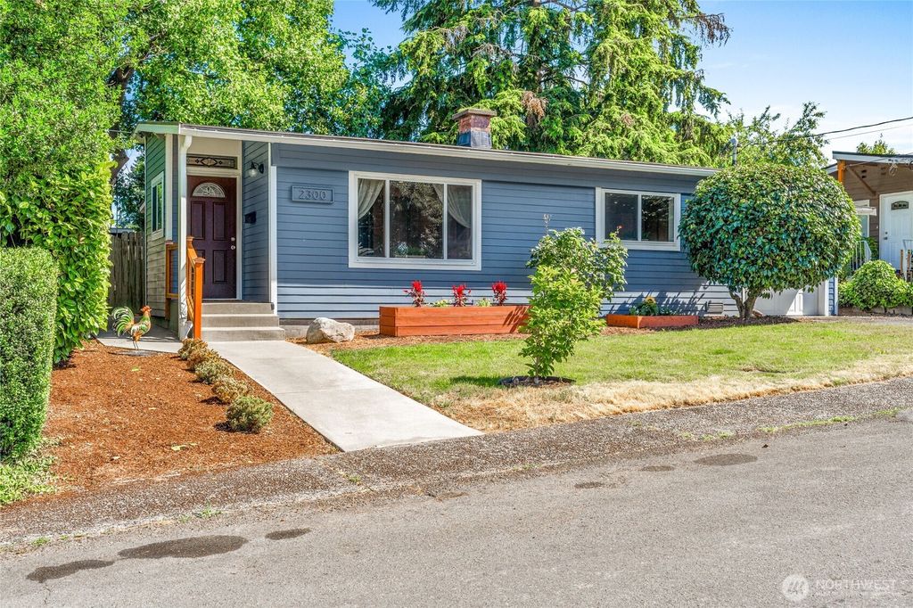 Photo of 2300 NE 8th Place, Renton, WA 98056 (MLS # 2493538)