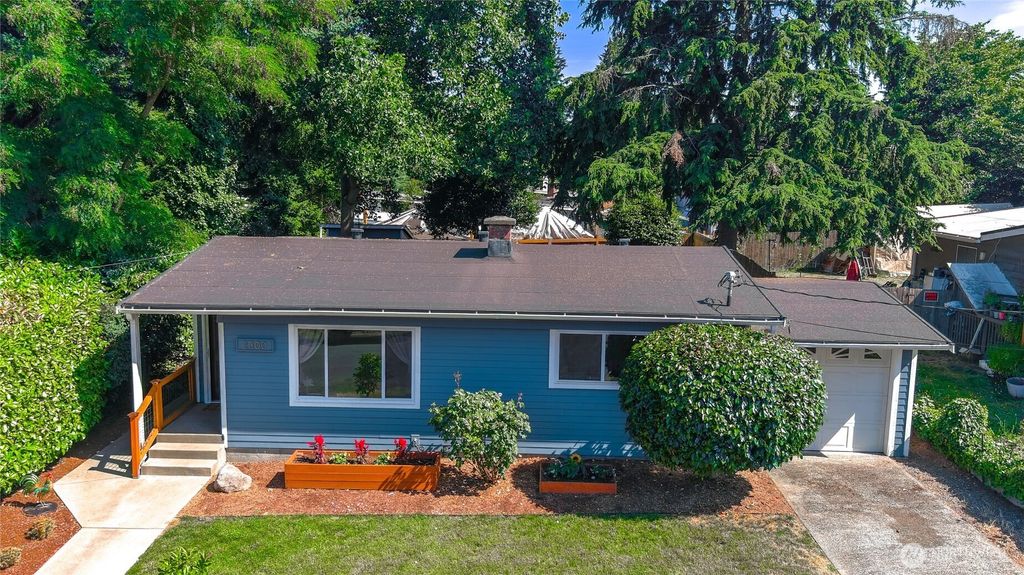 Photo of 2300 NE 8th Place, Renton, WA 98056 (MLS # 2493538)