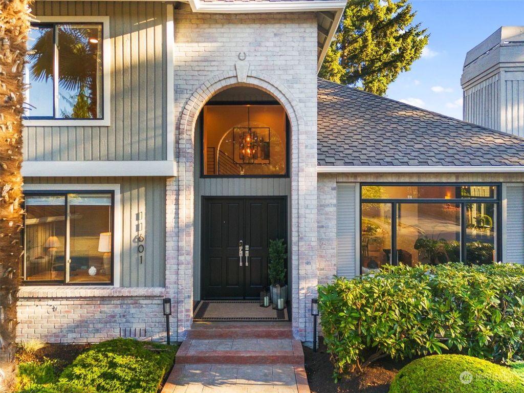 Photo of 11601 SE 77th Place, Newcastle, WA 98056 (MLS # 2262436)