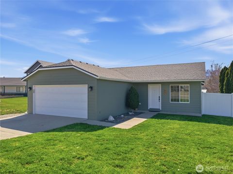 Photo of 657 S Lawler Avenue, East Wenatchee, WA 98802 (MLS # 2497078)