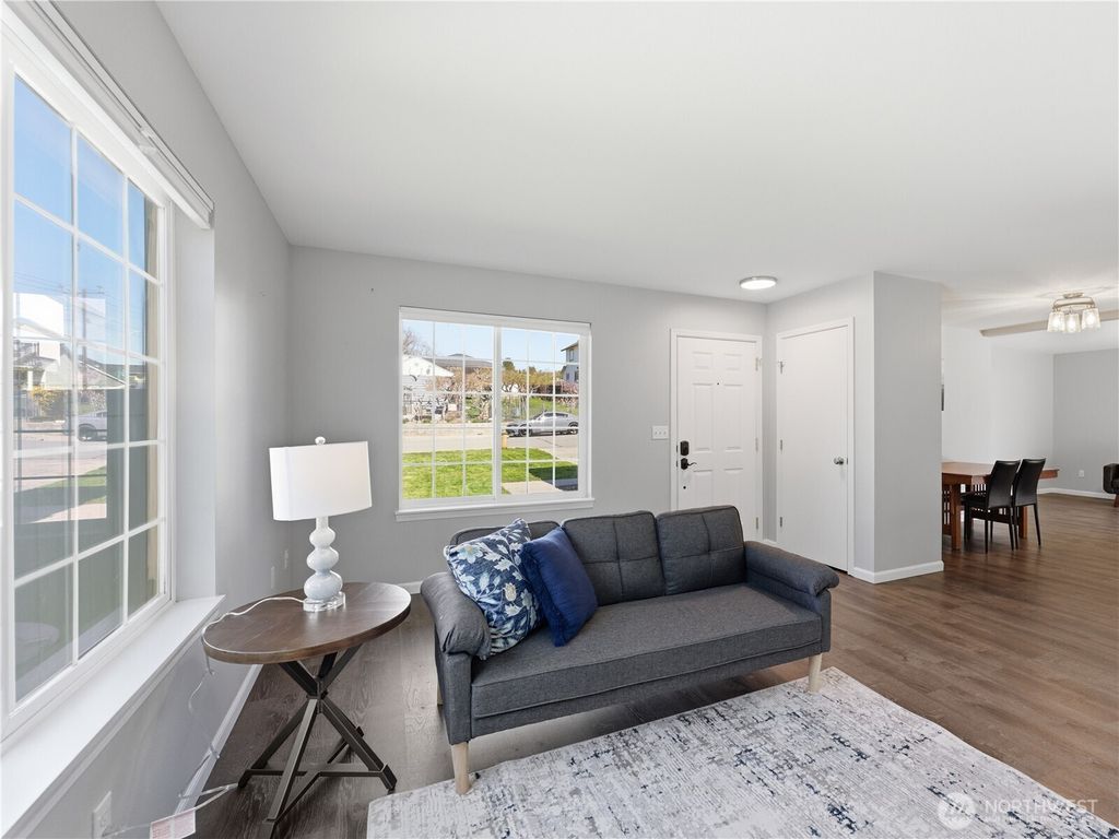 Photo of 657 S Lawler Avenue, East Wenatchee, WA 98802 (MLS # 2497078)