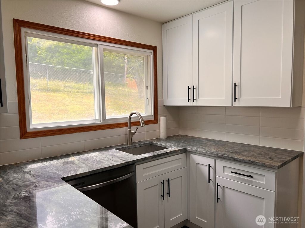 Photo of 26224 14th Place S, Des Moines, WA 98198 (MLS # 2422464)