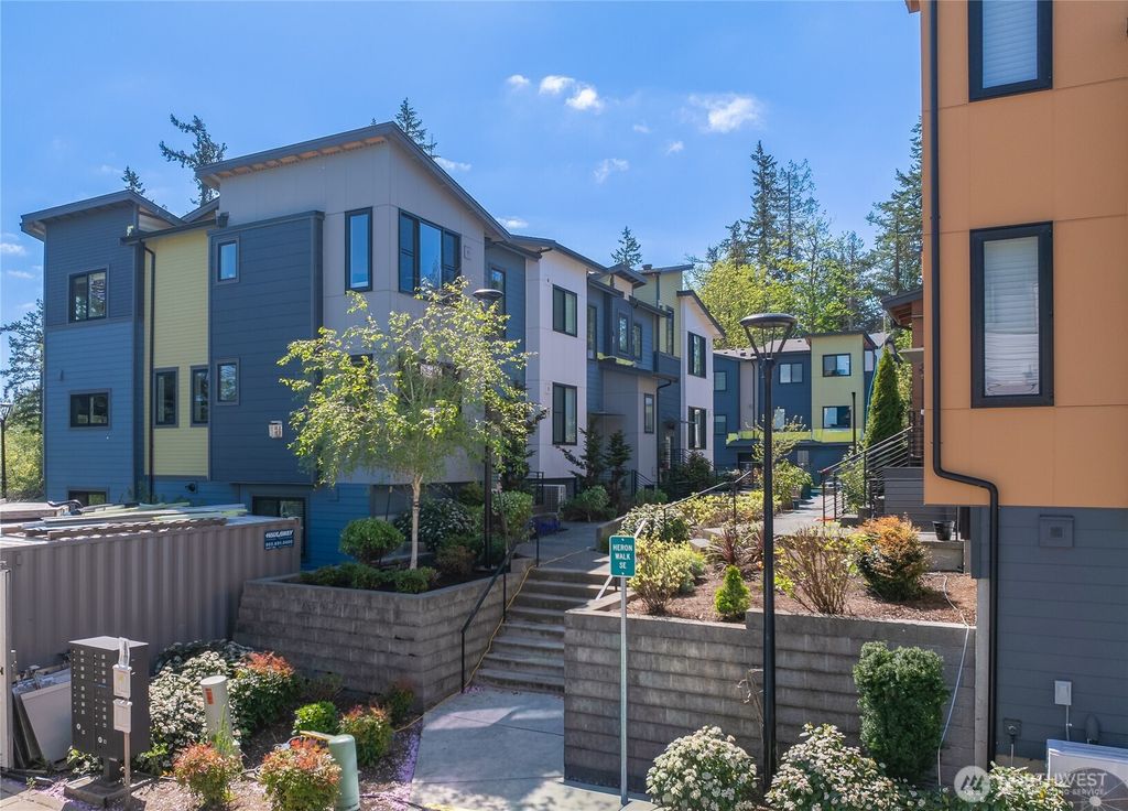Photo of 508 Heron Walk SE, Sammamish, WA 98074 (MLS # 2514993)