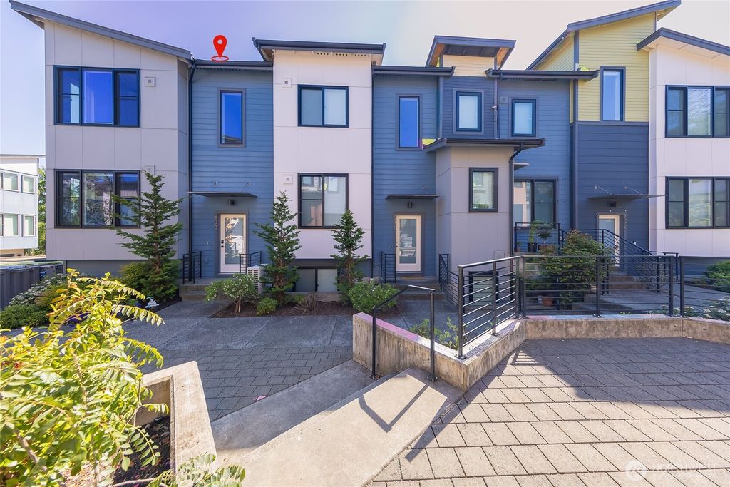 Photo of 508 Heron Walk SE, Sammamish, WA 98074 (MLS # 2514993)