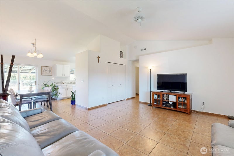 351 NE 15th Avenue