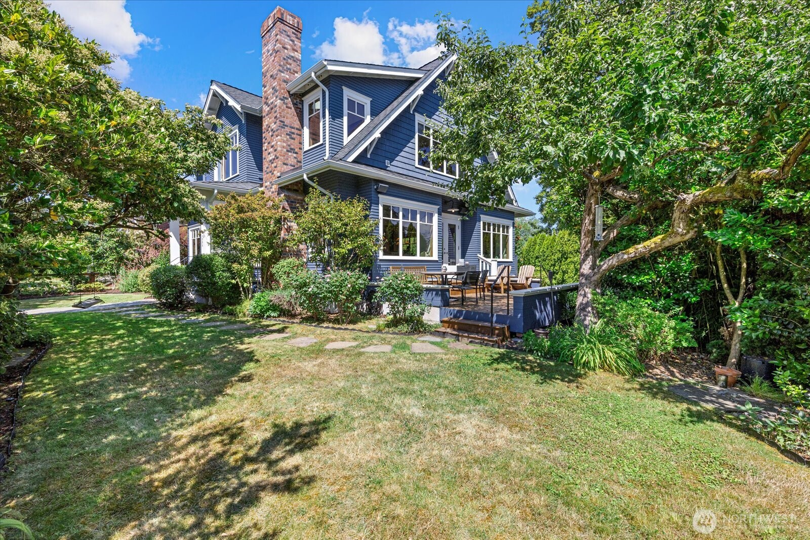 4504 37TH Avenue NE