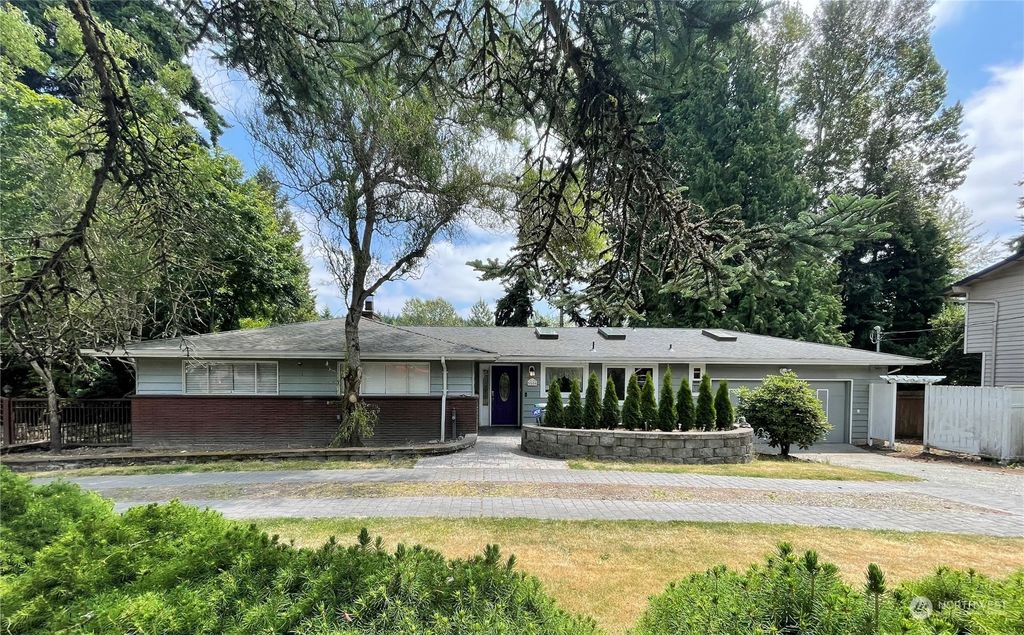 Photo of 5006 114th Avenue NE, Kirkland, WA 98033 (MLS # 2136095)