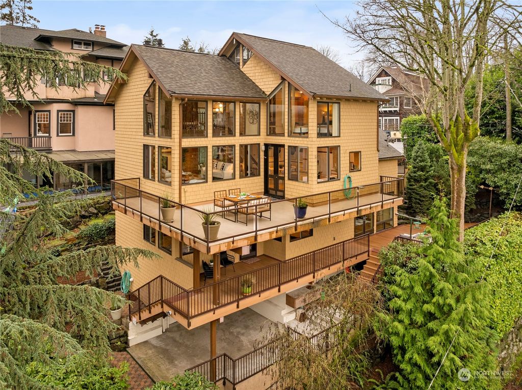 Photo of 2613 11th Avenue E, Seattle, WA 98102 (MLS # 2320740)