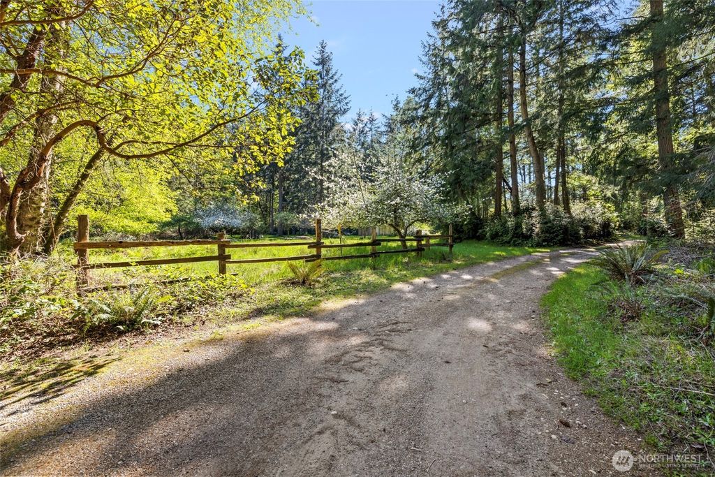 Photo of 28525 143rd Avenue SW, Vashon, WA 98070 (MLS # 2535544)