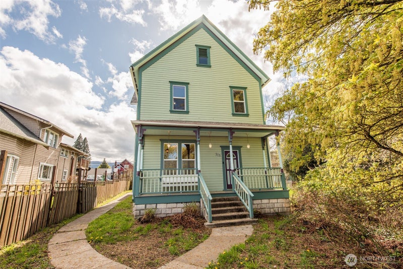 318 W 8th Street