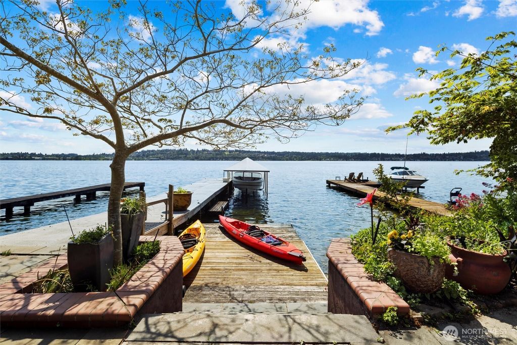 Photo of 11047 Champagne Point Road NE, Kirkland, WA 98034 (MLS # 2388714)