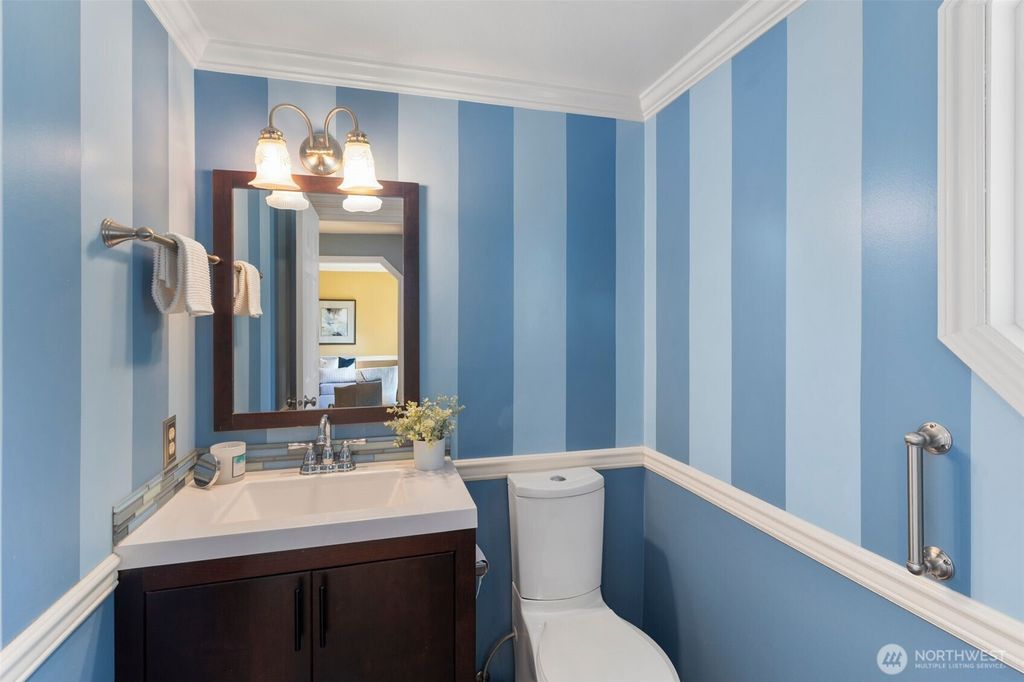 Photo of 24524 SE 43rd Place, Sammamish, WA 98029 (MLS # 2361705)