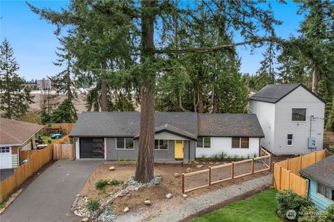 Photo of 1402 N 136th Street, Seattle, WA 98133 (MLS # 2490021)