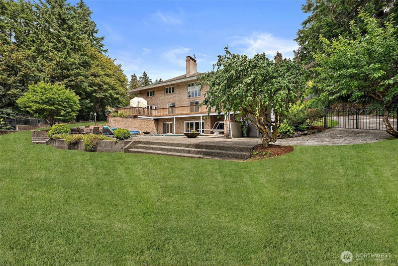 6718 76th Street W
