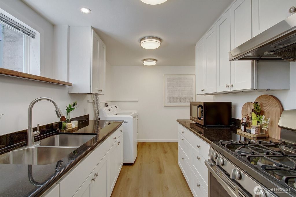 listing image 9364276327341380994