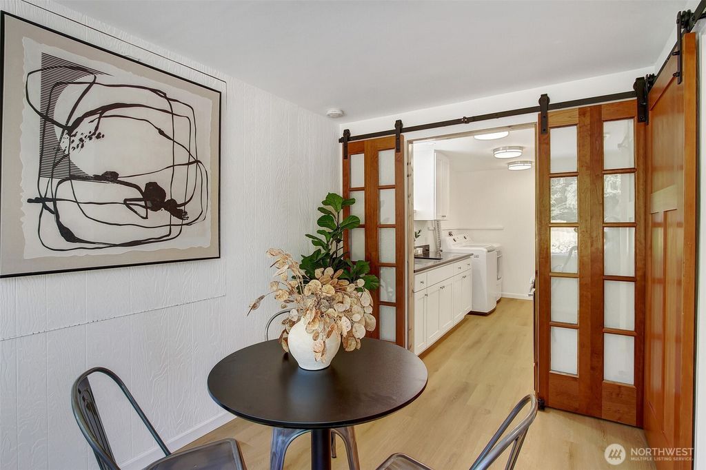 listing image 9366602471543245981