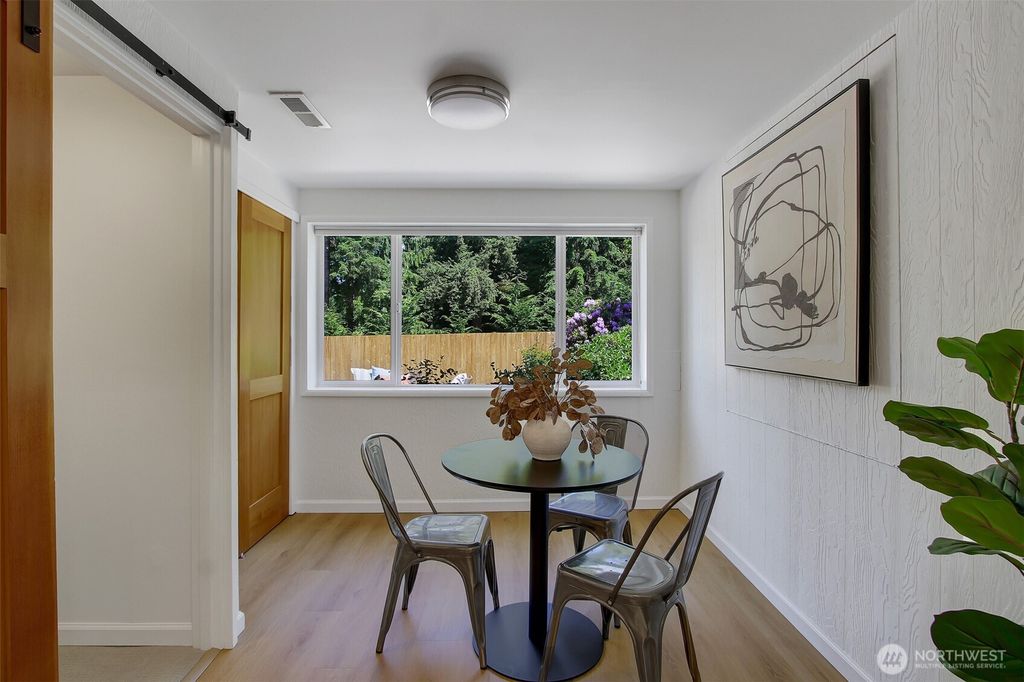 listing image 9368402058825822767