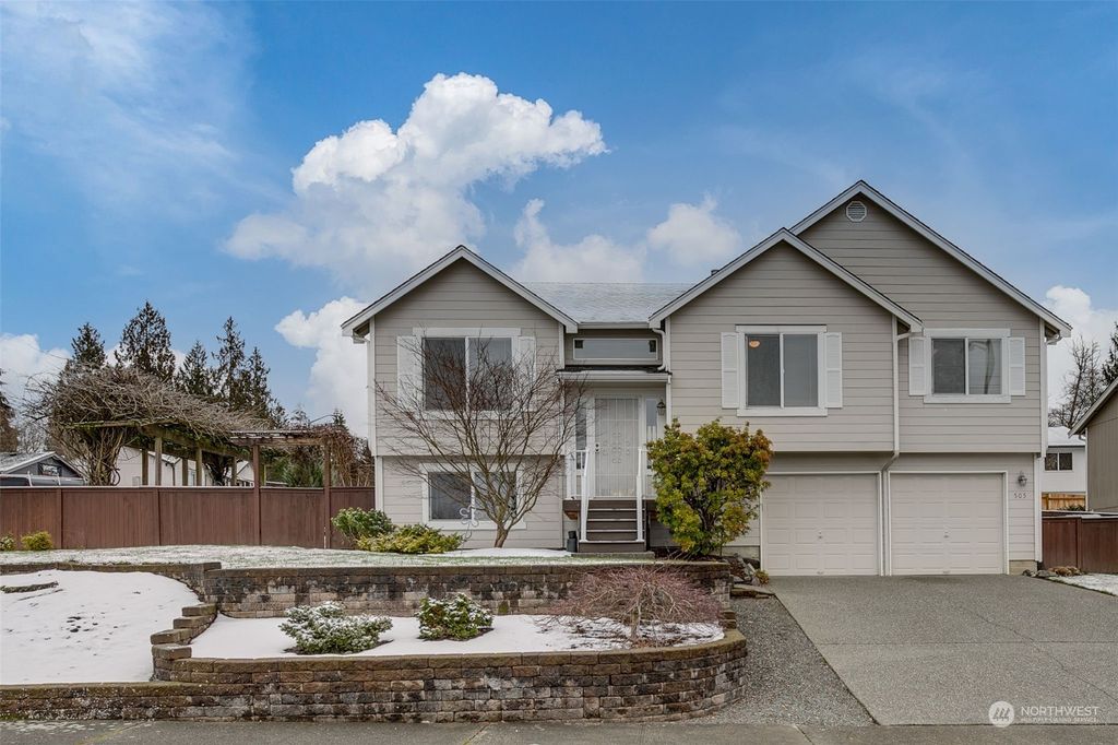 Photo of 505 Hemlock Avenue, Granite Falls, WA 98252 (MLS # 2031748)
