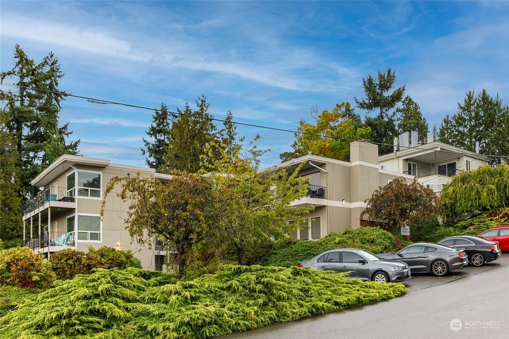 Photo of 6106 6112 SE 28th Street, Mercer Island, WA 98040 (MLS # 2264315)