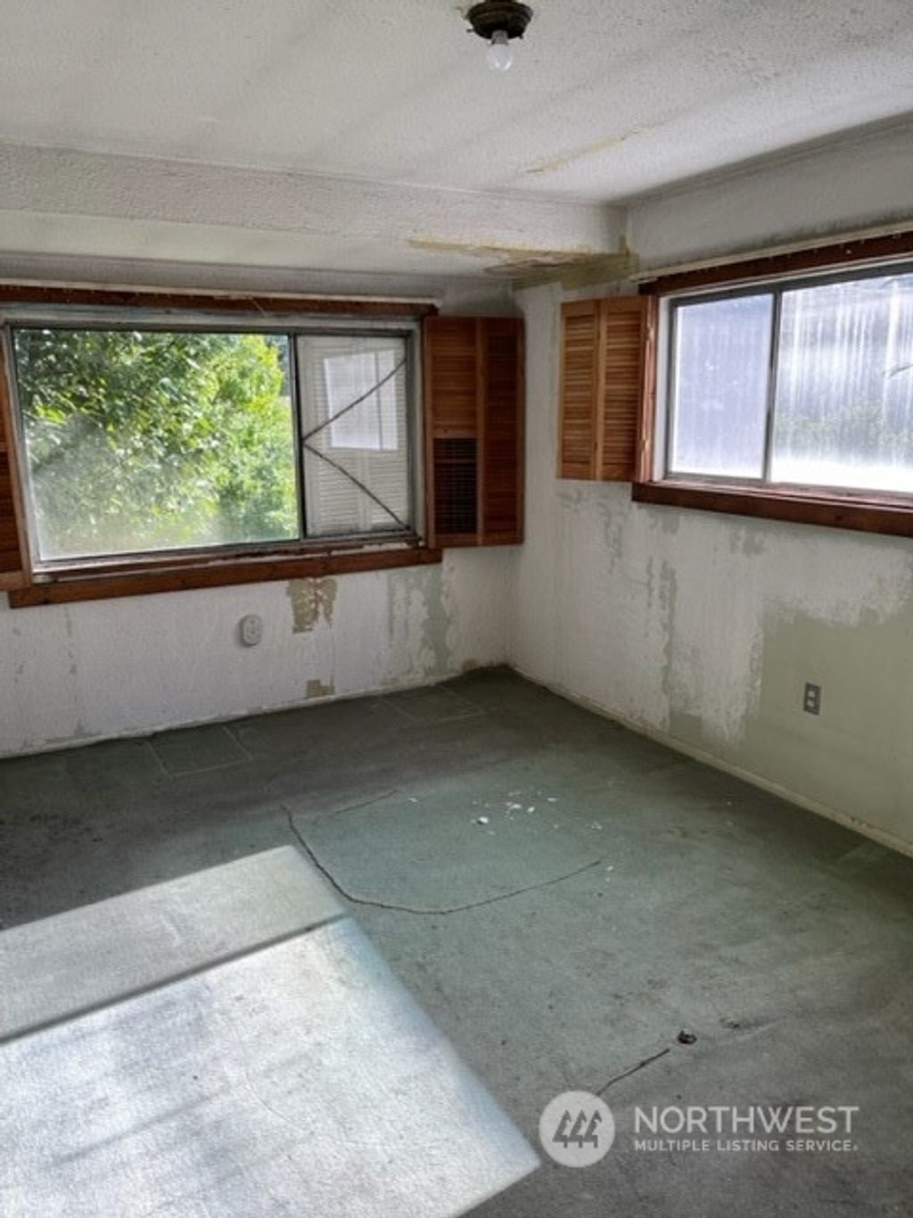 Photo of 15627 10th Avenue SW, Burien, WA 98166 (MLS # 2038047)