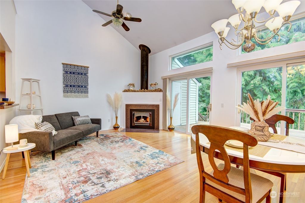 Photo of 11816 NE 105th Court, Kirkland, WA 98033 (MLS # 1945865)