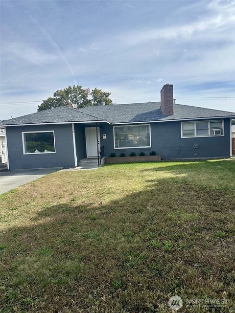 Photo of 36 F Street, Ephrata, WA 98823 (MLS # 2441027)