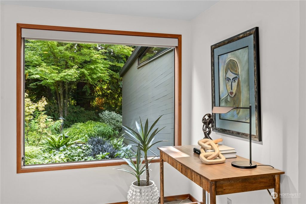 Photo of 19437 Edgecliff Drive SW, Normandy Park, WA 98166 (MLS # 2304058)