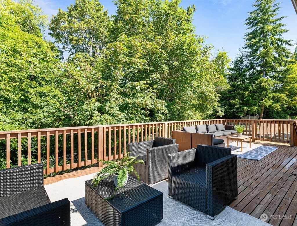 Photo of 11405 30th Place SW, Burien, WA 98146 (MLS # 2255615)