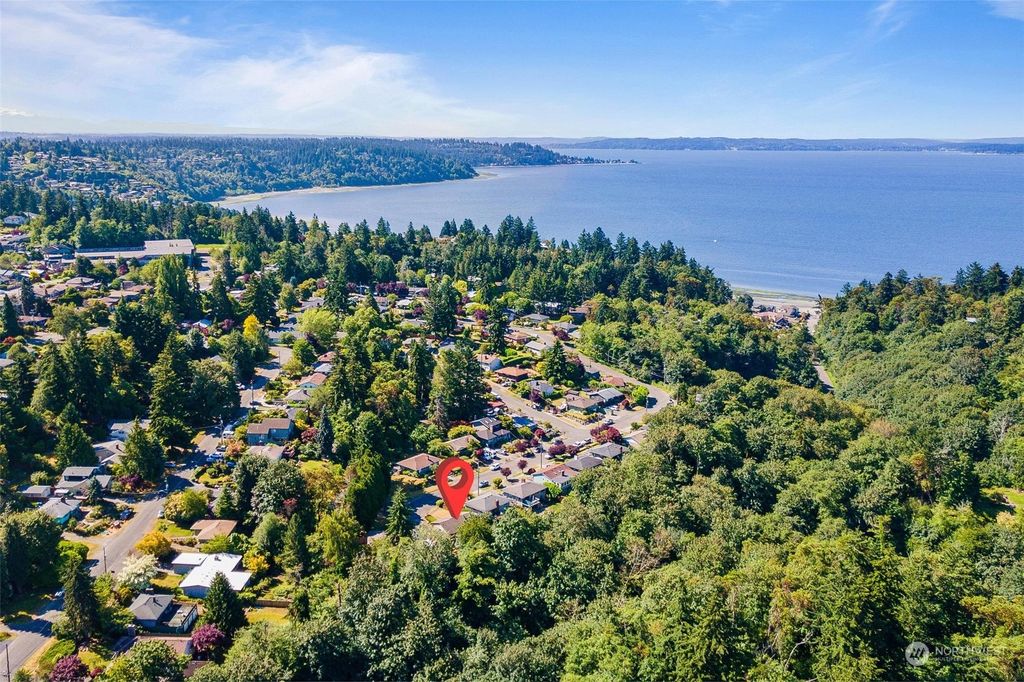Photo of 11405 30th Place SW, Burien, WA 98146 (MLS # 2255615)