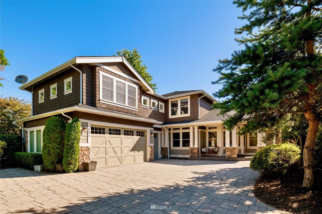 Photo of 801 19th Lane W, Kirkland, WA 98033 (MLS # 1956536)